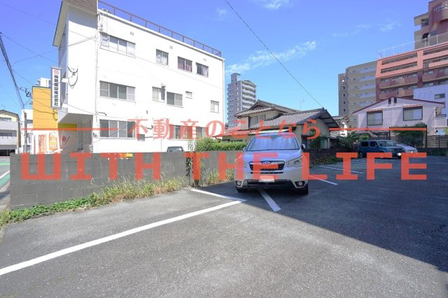 カサベルデ本町【キャッシュバック対象物件】の駐車場|車をお持ちの方に嬉しい駐車場付きの物件です