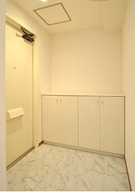 カルパティア市ヶ谷の玄関|別室参考写真
