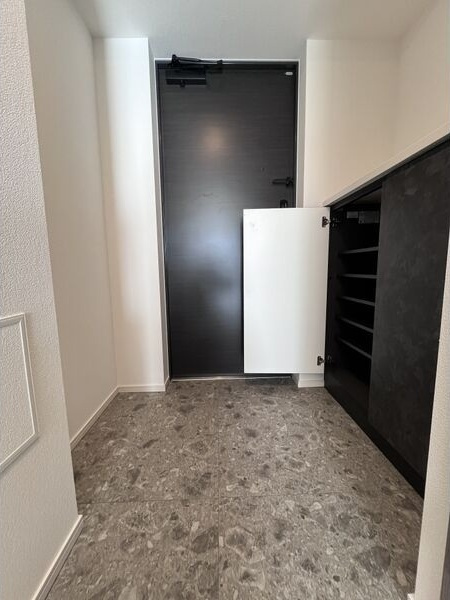 S-RESIDENCE野並駅前broadの玄関