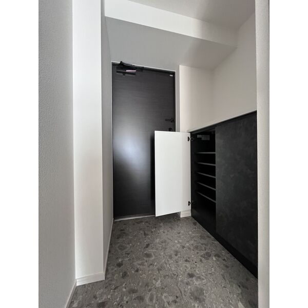S-RESIDENCE野並駅前broadの玄関