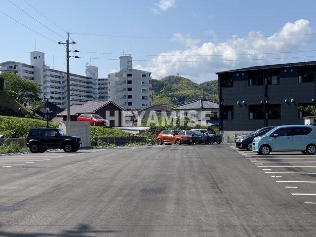 modern palazzo西時津Aの駐車場