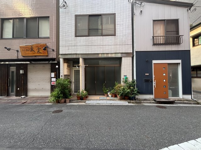 中央区新川1丁目　貸倉庫の外観