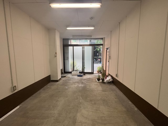中央区新川1丁目　貸倉庫の内装
