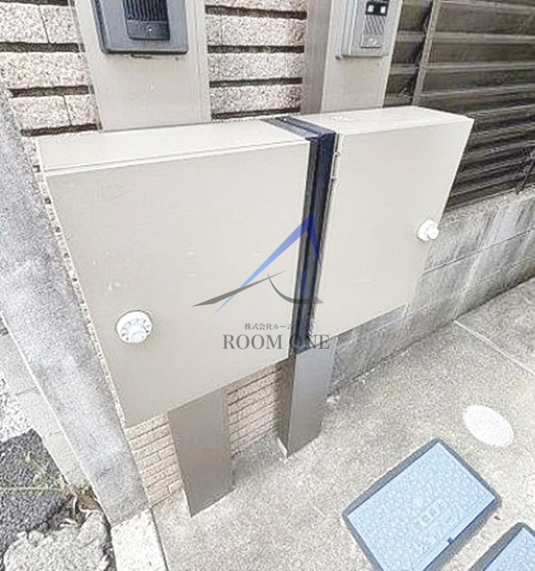 世田谷区祖師谷２丁目　デザイン住宅のその他共用部分|宅配ボックスです。