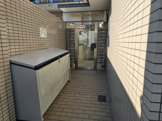 トラスティ21のエントランス