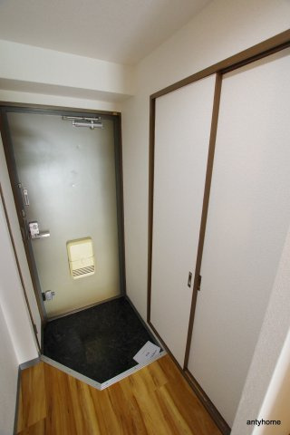 ティーホームズ新大阪　仲介手数料無料の玄関