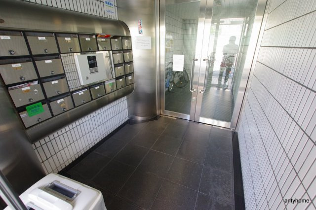 ティーホームズ新大阪　仲介手数料無料のエントランス