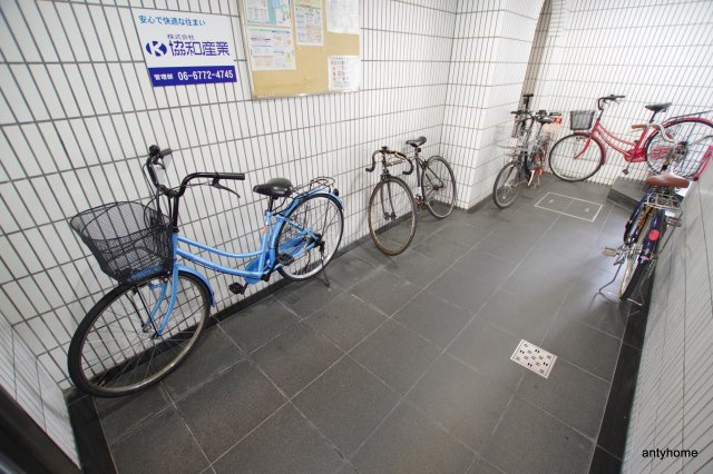 ティーホームズ新大阪　仲介手数料無料の駐車場