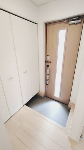 新築戸建の玄関