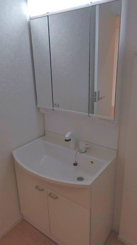 新築戸建の独立洗面台