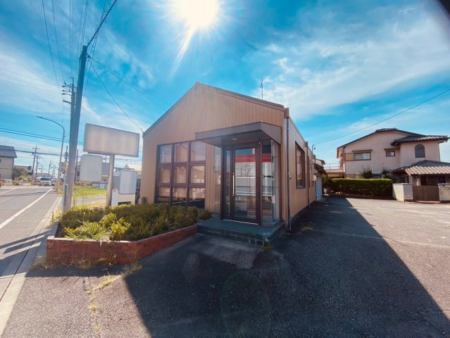 矢作町字小河原貸店舗の外観