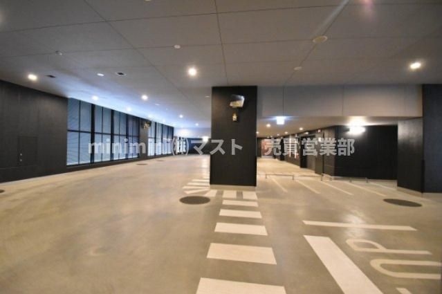 シティタワー大阪本町の駐車場|◆敷地内駐車場完備！
都心の暮らしに便利な駐車環境。お車を利用される方にも快適な住まいです♪