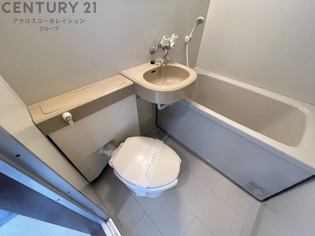 浴室内にトイレがあります♪