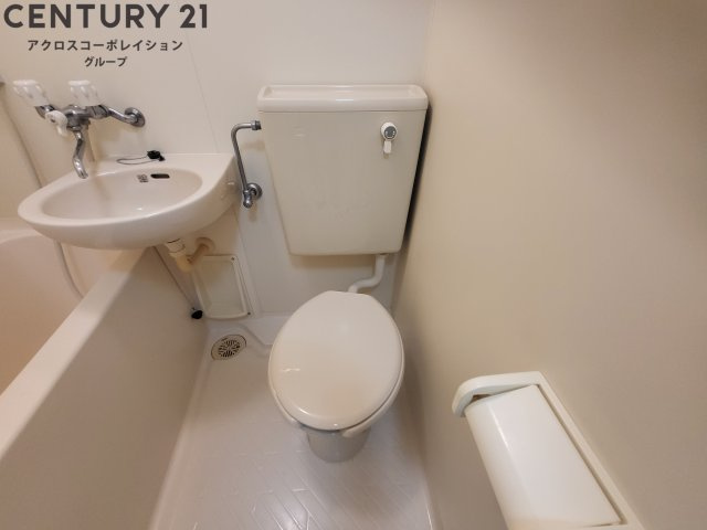 浴室内にトイレがあります♪
