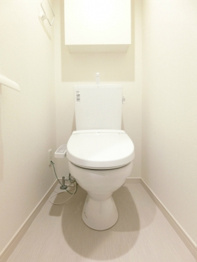 温水洗浄便座付きのトイレです♪
