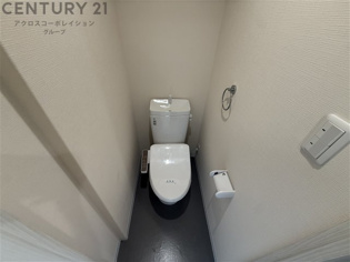 温水洗浄便座付きのトイレです♪