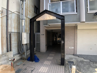 ドムール尼崎のエントランス