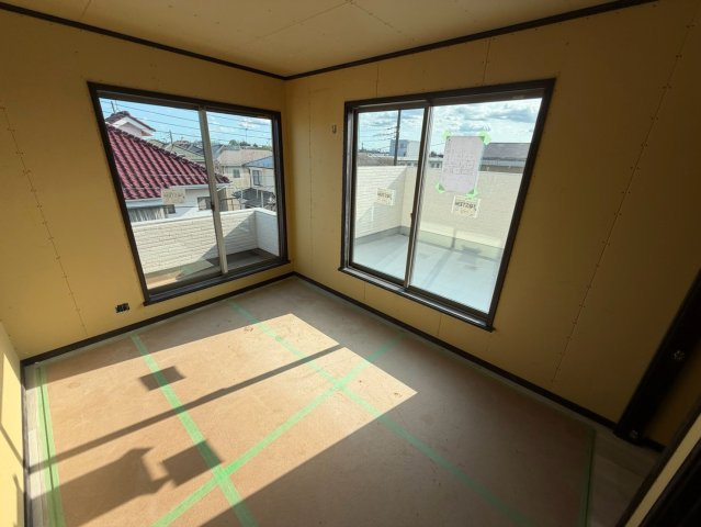 越谷市恩間新築戸建ての洋室