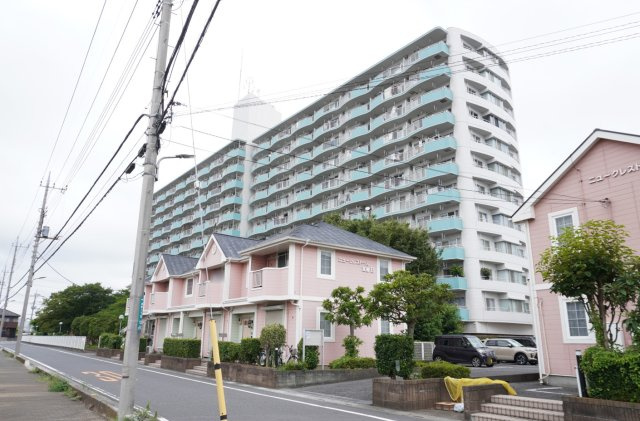 エクレール草加の外観