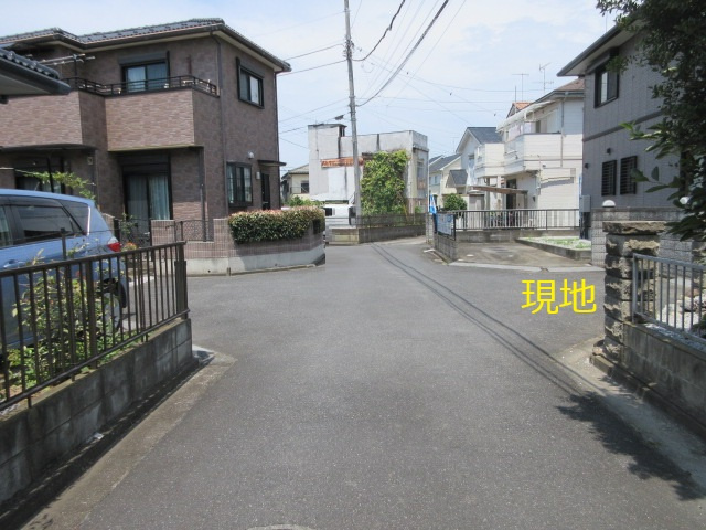 中古戸建　熊谷市原島1271-10（期間限定現況販売）の前面道路含む現地写真