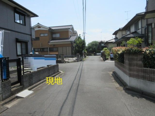 中古戸建　熊谷市原島1271-10（期間限定現況販売）の前面道路含む現地写真