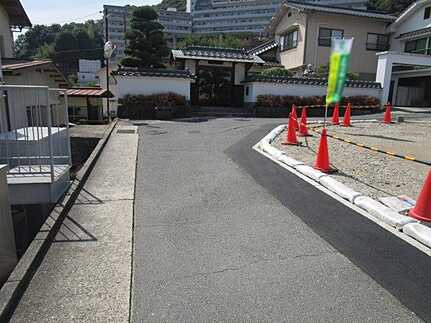 東区牛田旭２丁目の前面道路含む現地写真