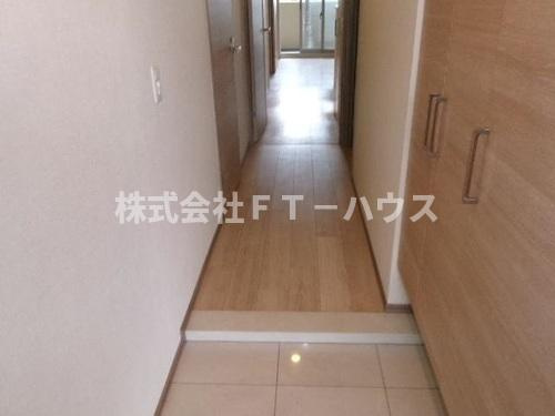 ライオンズ市川国府台レジデンスの玄関|玄関：共有部からの室内     （2026年6月撮影）