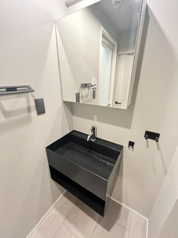 新品家具付きマンション南麻布9(KaGood東京)の独立洗面台