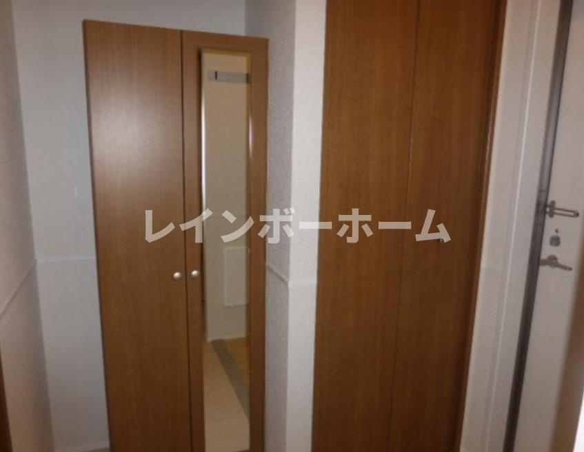 西大宮ガーデンヒルズⅡの玄関