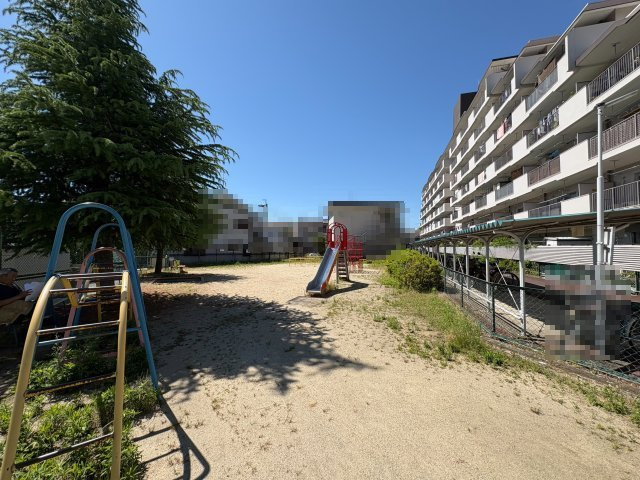 サンハイム長岡京　　のその他|マンション敷地隣接には公園があり、子育て世帯にも嬉しい住環境です。