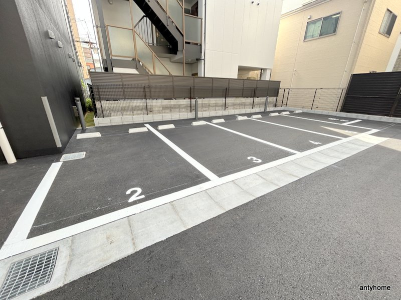 ファーストフィオーレ北大阪リアン　仲介手数料無料の駐車場
