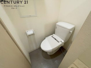 温水洗浄便座付きのトイレです♪