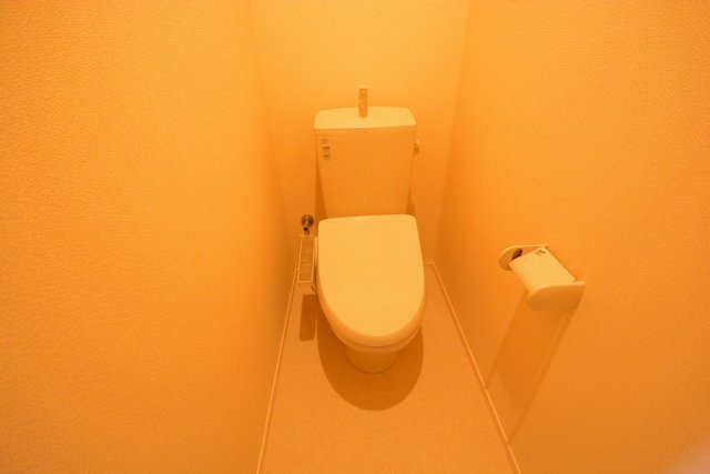 ウォシュレット付きのトイレです♪