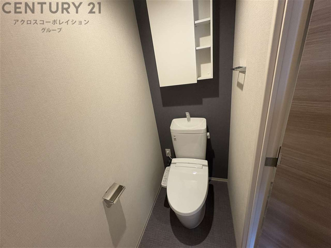 温水洗浄便座付きのトイレです♪