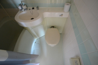 浴室内にトイレがあります！
