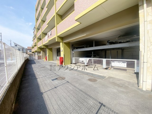 リーベックス所沢パレージュの駐車場