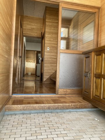 網走市錦町146番地26中古住宅の玄関