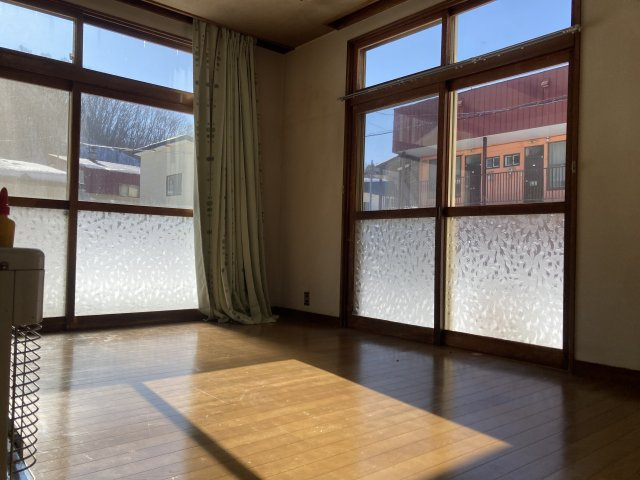 網走市錦町146番地26中古住宅の居間・リビング