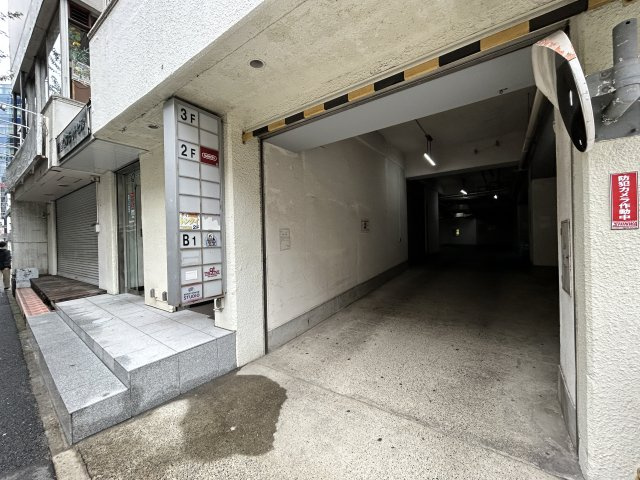 新宿Ｑフラットビル　908の駐車場