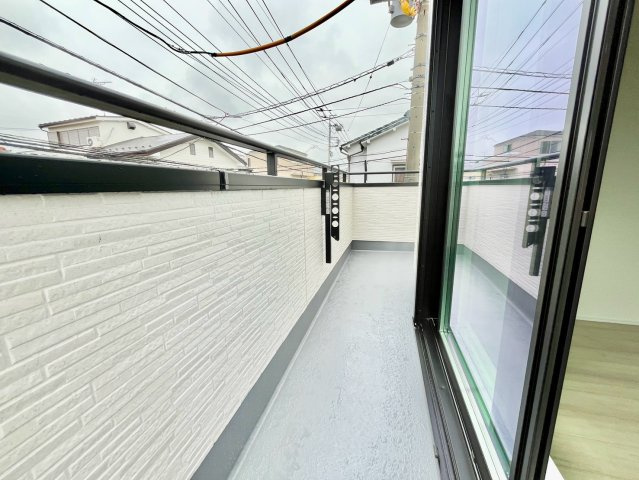 【仲介手数料無料】ふじみ野市大原２丁目のバルコニー|同仕様バルコニー！
暖かな日差しのふりそそぐバルコニー