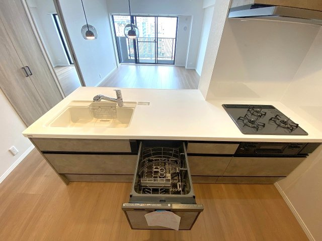 セラード川越の発電・温水設備|食洗機
家事の負担を軽減する食器洗い乾燥機を標準装備。手荒れを防ぎ、食後の時間をゆったり過ごせます。