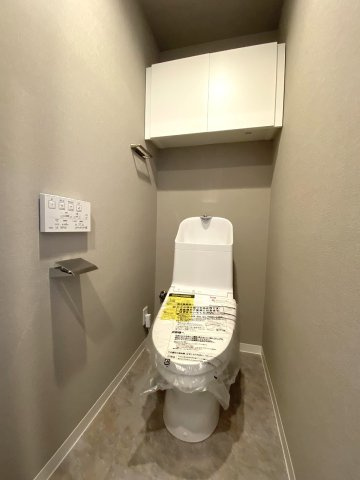 セラード川越のトイレ|トイレ新規交換
トイレ設備新規交換済み。衛生面も安心の快適空間で、お手入れもしやすい仕様となっています。