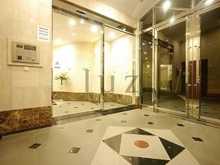 グリフォーネ横浜伊勢町弐番館のエントランス