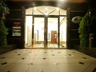 グリフォーネ横浜伊勢町弐番館のエントランス