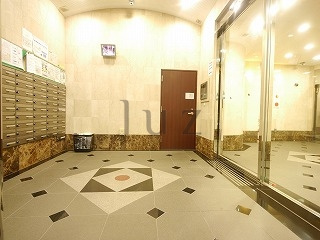 グリフォーネ横浜伊勢町弐番館のエントランス