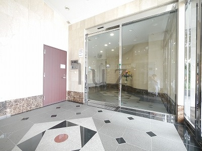 グリフォーネ横浜伊勢町弐番館のエントランス