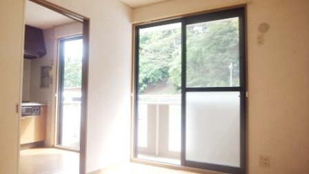 パークハイムウエクサの居間・リビング|６帖洋室