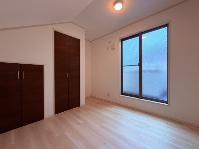 【洋室】 | 中野区上鷺宮１丁目　中古戸建て | 穏やかな寛ぎを届ける上質仕様のゆとりある洋室で自分時間を充実