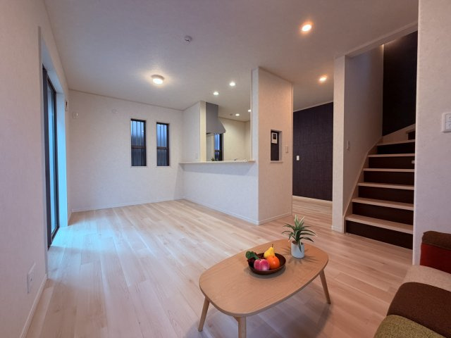 【居間・リビング】 | 中野区上鷺宮１丁目　中古戸建て | 家族が集い、長い時間を過ごしていく広く開放的な自遊空間
