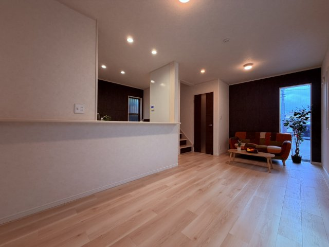 【居間・リビング】 | 中野区上鷺宮１丁目　中古戸建て | 何気のない家族団らんの時間、そんな幸せを感じさせてくれる場所